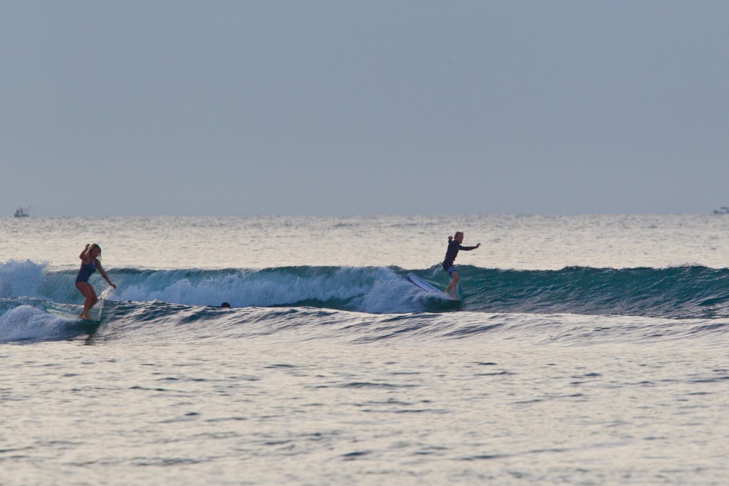 El Hang five, una de las maniobras más populares durante las sesiones de calentamiento en Riyue Bay. Foto: ISA / Tim Hain