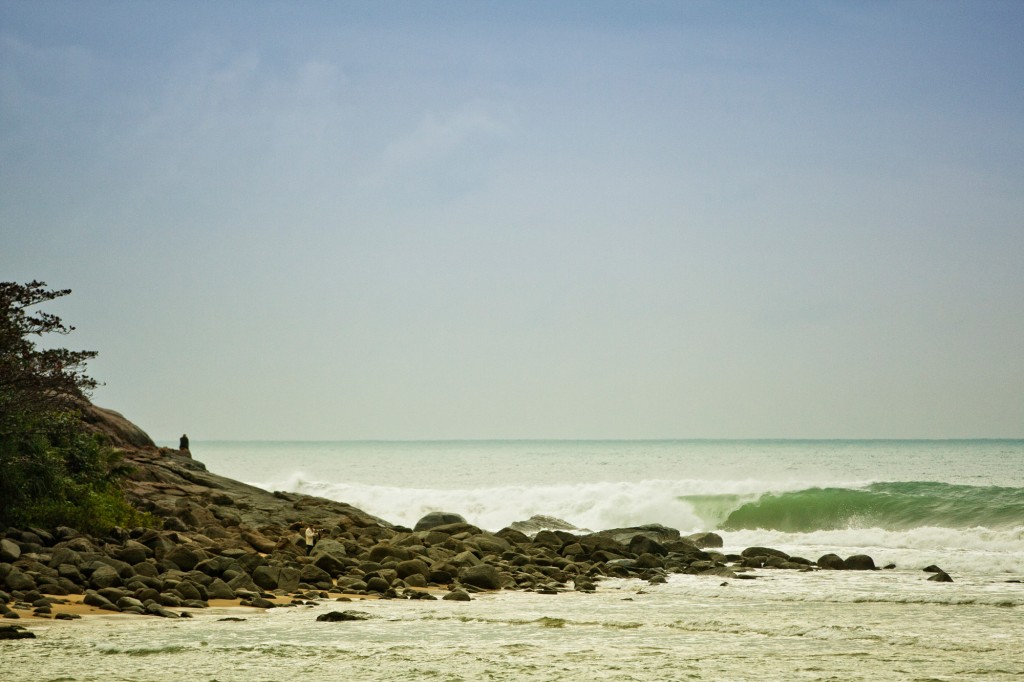 Wanning’s Riyue Bay provides excellent, long lefts. Photo: ISA / Augustin Munoz