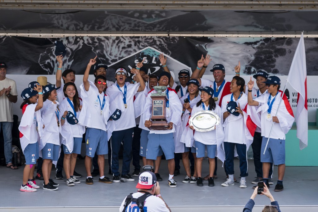 Team Japan celebrates their historic first-ever Team Gold Medal in the VISSLA ISA World Junior Surfing Championship. Photo: ISA / Ben Reed