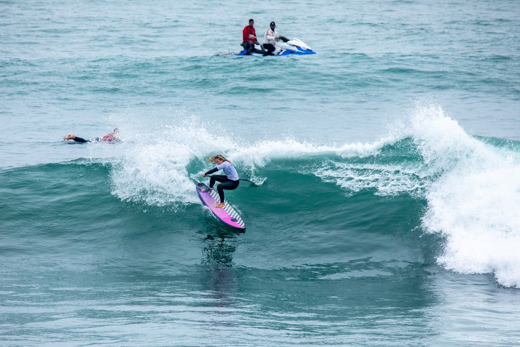 Fresh off a Gold Medal at the Lima 2019 Pan American Games, Colombia’s Izzy Gomez showed her elite skills in a right point break at Punta Rocas, Peru, which will translate well to the rights of El Sunzal. Photo: ISA / Pablo Jimenez 