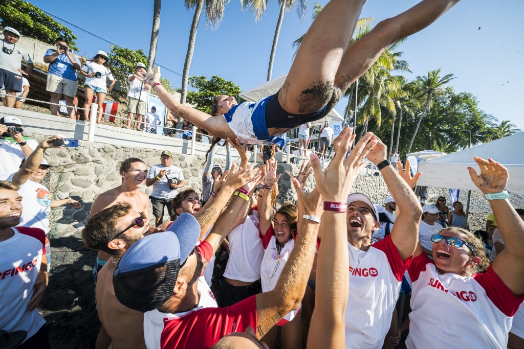Team Spain celebrates a Gold Medal for Itziar Abascal in the Women’s Paddleboard Technical Race. Photo: ISA / Ben Reed 