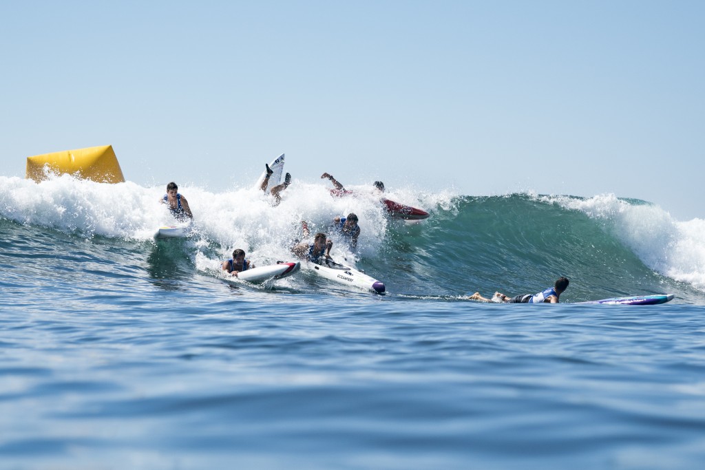Carnage through the wave section of the first lap of the Team Relay. Photo: ISA / Ben Reed 